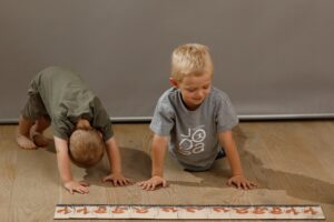 Warsztat Joga - joga puzzle drewniane - jograki - powitanie słońca